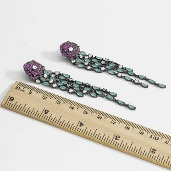 FXLRY Luxusné dlhé čierne zbraň á vintage fialové ruže kvet so zeleným strapec náušnice Šperky pre ženy