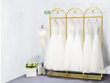 Svadobné šaty zlato kovaného železa strane zavesiť na stojan s oblečením vešiak displeja, stojan na podlahu cheongsam stojan svadobné šaty