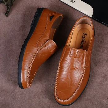 Nový Príchod Split Koža Módne Mens Príležitostných ShoesTop Kvality Jazdy Moccasins Pošmyknúť Na Mokasíny Mužov Ploché Topánky