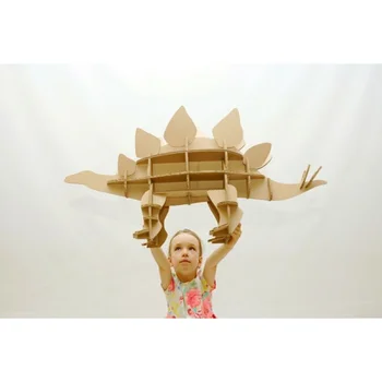 Hračky vyrobené z kartónu domov dinosaura: Stegosaurus