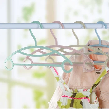 10PCs dieťa plastové vešiaky na oblečenie visí domácnosť dieťa dieťa protišmykový bezšvíkové oblečenie vešiak