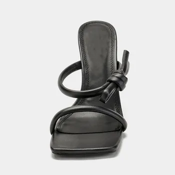 2020 Letné Nový Návrhár obuvi Čierne Štvorcové trubkové dámske Papuče Vysoké podpätky Sandále