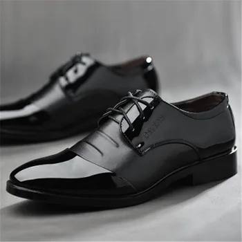 2018 Novo pánske vysoko kvalitné lakovanej kože Zapatos de hombre veľkosti 38-48 čierna koža mäkká pánske šaty topánky tanečné topánky