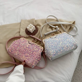 Textúrou malá taška žien taška 2020 nové módne all-jeden zápas-ramenný messenger taška sequin klip taška trend