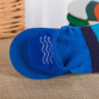 2020 módne bežné Hot Predaj Kvalitných Lodí Ponožky Nové Letné Štýl mužov Nízke Ponožky Neviditeľné Bavlnené Ponožky, Papuče 5 Párov