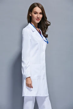 Jeseň a v zime sa ženy proti vráskam dlhý rukáv biele kabát zubné ambulancie lekára oblek a laboratórny plášť