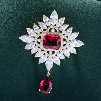 OKILY Vintage Barokový Súd Odznak Zirkón Brošňa pre Ženy, Červená Drahokamu Brošňa Pin Kabát, Sveter Príslušenstvo Šperky
