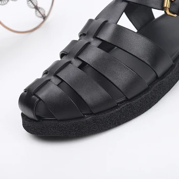 Pánske sandále 2020 letné nový trend non-slip mäkké dno mužov bežné Roman kožené sandále pánske kožené topánky pláže