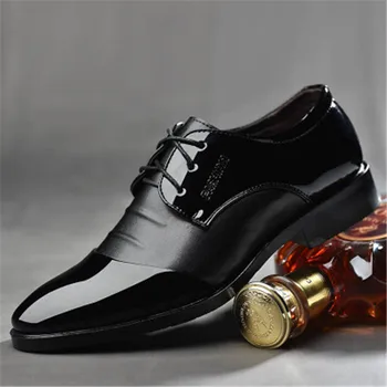 2018 Novo pánske vysoko kvalitné lakovanej kože Zapatos de hombre veľkosti 38-48 čierna koža mäkká pánske šaty topánky tanečné topánky