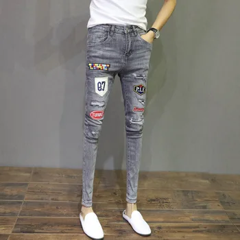Veľkoobchod 2020 Módnej Farbe hip hop Vyšívané Otvor Patch Skinny Jeans pánske Mládež All-zápas Módne Núdzi Šedé Nohavice