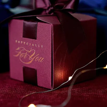 Upscale Svadobné Zdvorilosti Candy Box Dieťa Suvenírov Darčekovej krabičke so Stuhou Čokoláda Papierové Krabice Krásnej Darčekovej krabičke pre Svadbu