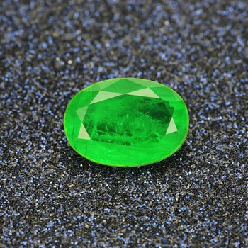 Oválny tvar, prírodný krištáľ pridať skla zelenej farby a červená farba voľné kameň