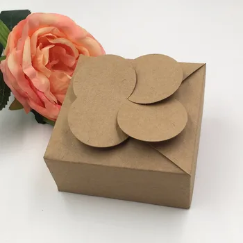 50PC/Veľa 8*8*3.5 cm Kraft Lepenka Darčekové Krabice Kvet Tvar Candy Bag Svadobné Vykonávať Prípadoch Package Box