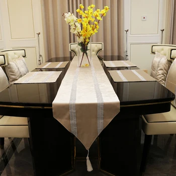 1Pc Módne Moderný Stôl Runner Farbou Žehlenie Diamond Runner obrus Luxusný Vankúš pre Vianočné Dekorácie