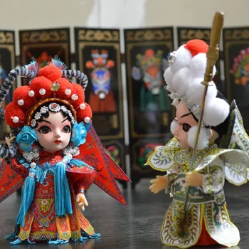 Hodváb bábika Peking Opera bábika s Čínskymi charakteristikami, ľudové umenie a remeslá boli prezentované ako nádherné darčeky domáce dekorácie