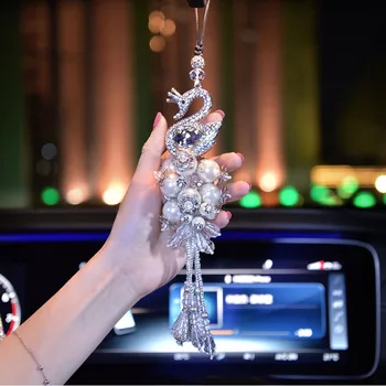Bling Crystal Ornament Auto Prívesok Ženy Dievča Drahokamu Auto Popolník Telefón Držiak na Volant, Kryt Diamond Tkaniva Okno v Aute