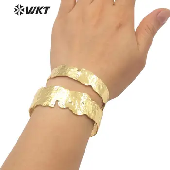 WT-B558 Úžasné nepravidelný láva náramok v zlatej elektrolyticky pokrývajú módne ženy jednoduché široký mosadz putá náramok v nastaviteľná veľkosť