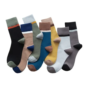 Nové Zimné pánske Farebné Pruhované Bavlna Modely Harajuku Retro Zodpovedajúce Trend Klasické Obchodné Bežné Trubice Ponožky 5 Pár